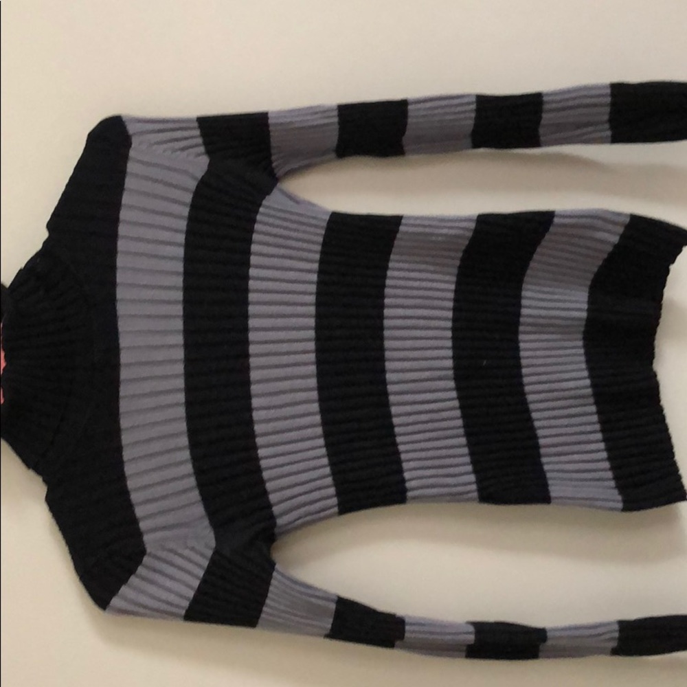 Turtleneck long selves sweater